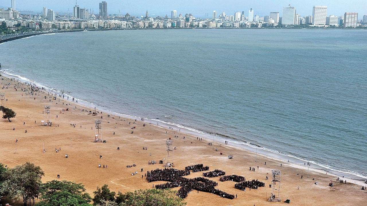 Chowpatty Beach, a popular beach destination near sea view hotels in Mumbai, offering a vibrant atmosphere and stunning views of the Arabian Sea