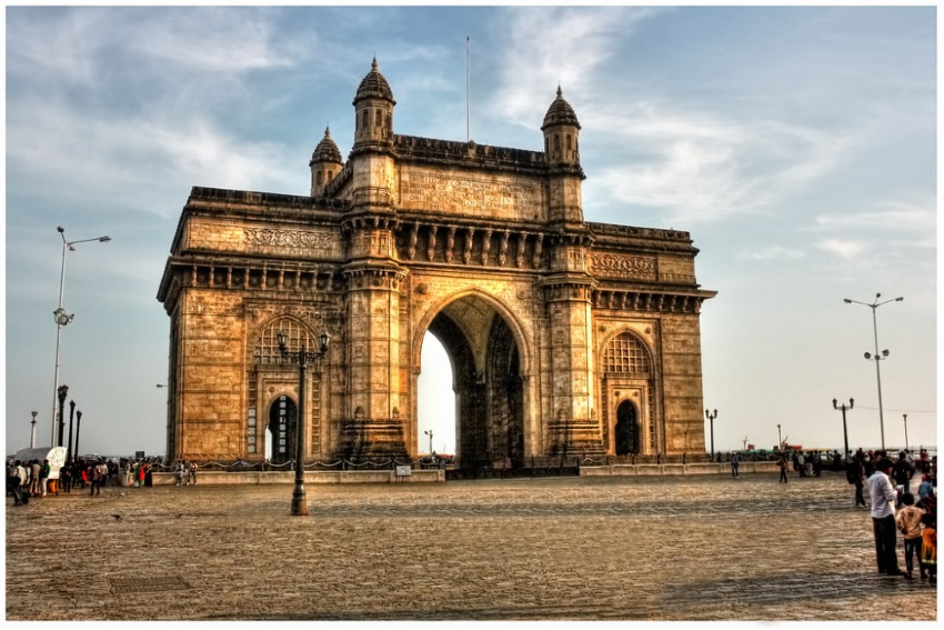 Iconic Gateway of India monument overlooking the sea, a must-visit attraction near Mumbai's sea view hotels