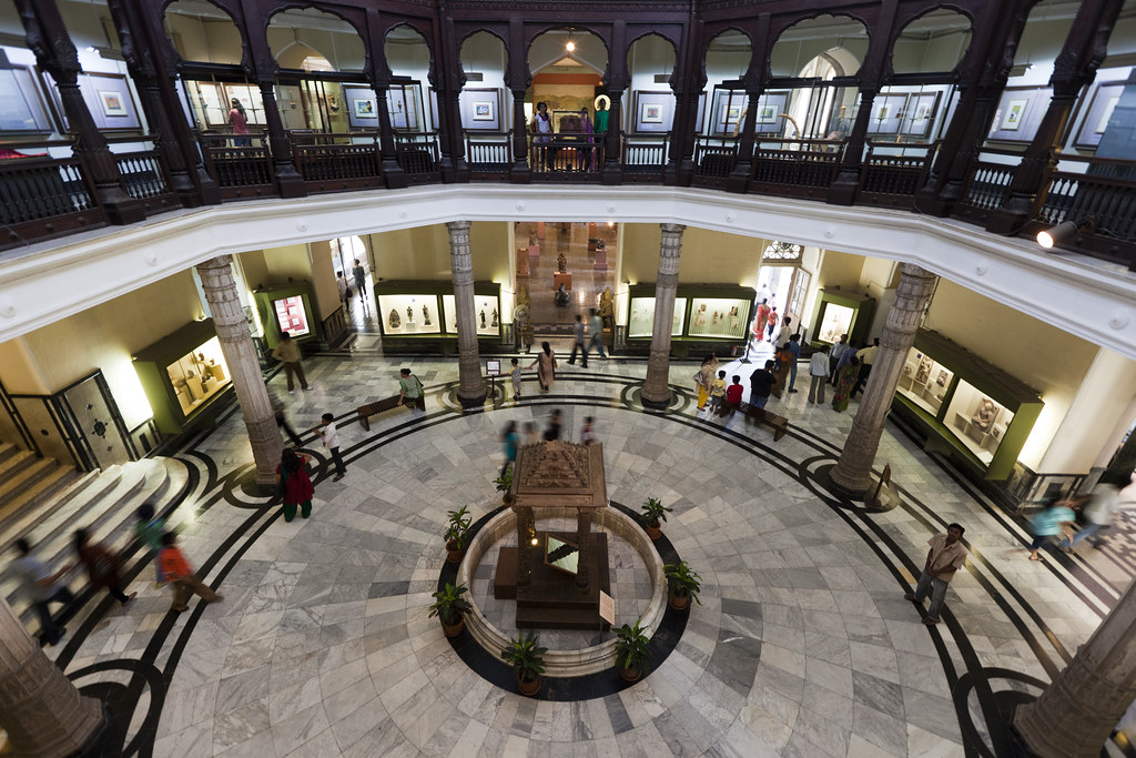 The biggest museum in Mumbai, also the fampus tourist spot CSMVS, is located a drive from the Hotels near Gateway of India